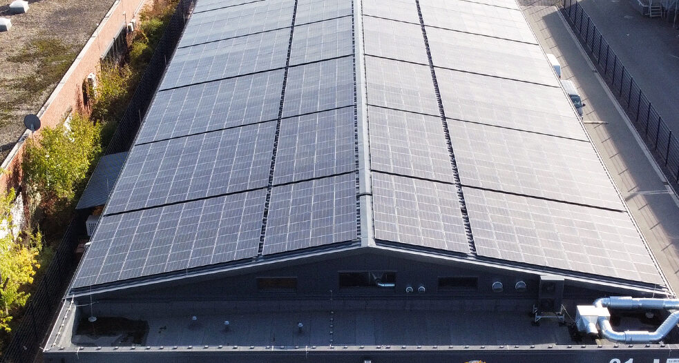 Nachhaltige Energie für unsere Lagerhalle: Wie ein Unternehmen auf gewerbliche Solarenergie umstieg